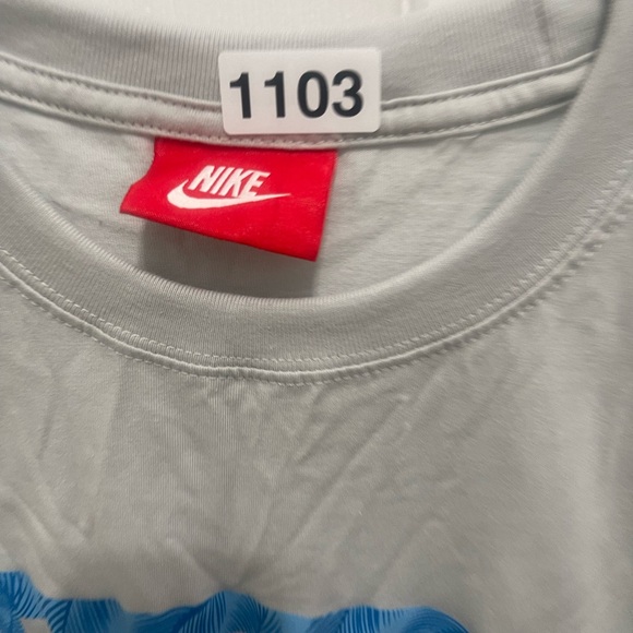 Nike Gray Short Sleeve Tee with Vintage Graphic - Picture 5 of 10